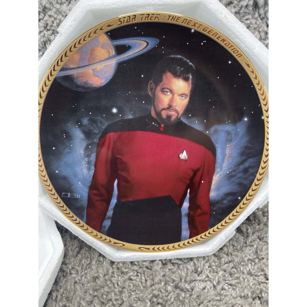 The Hamilton Collection Commander William T Riker Star Trek Plate Collection - Picture 8 of 12